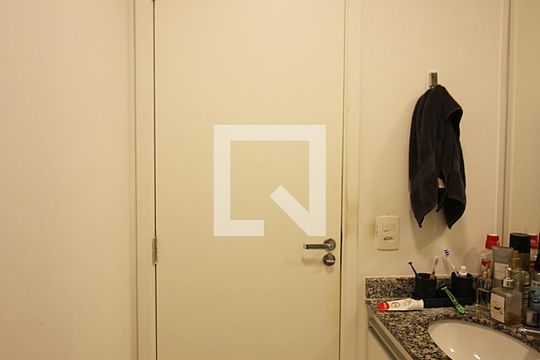 Banheiro Social de kitnet/studio para alugar com 1 quarto, 40m² em Jardim do Mar, São Bernardo do Campo