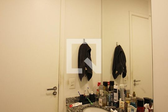 Banheiro Social de kitnet/studio para alugar com 1 quarto, 40m² em Jardim do Mar, São Bernardo do Campo