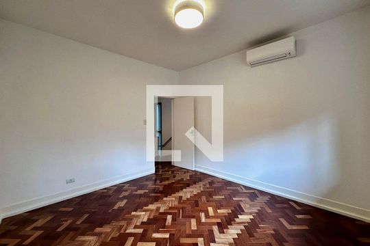 Quarto 1 de casa à venda com 4 quartos, 490m² em Santo Amaro, São Paulo
