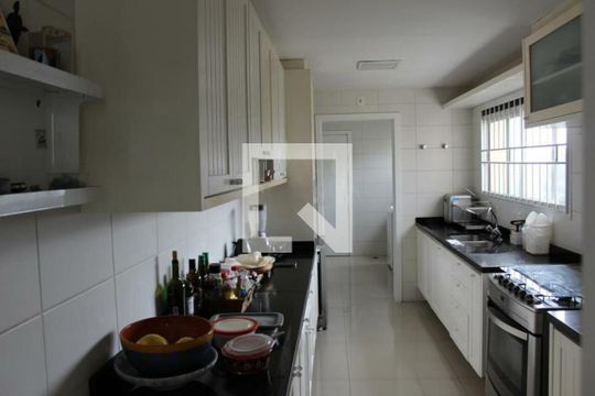 Apartamento à venda com 3 quartos, 200m² em Vila Andrade, São Paulo