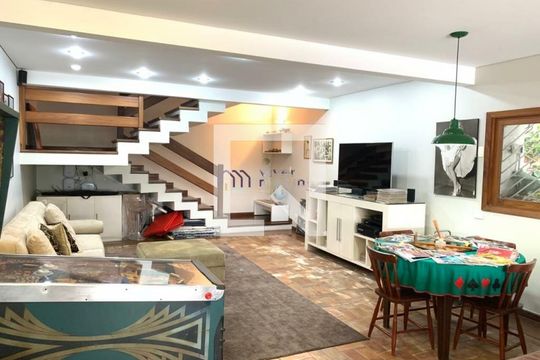 Casa à venda com 5 quartos, 594m² em Jardim Leonor, São Paulo