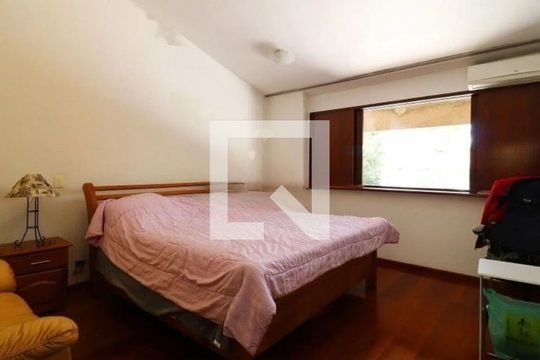 Casa à venda com 4 quartos, 800m² em Jardim Cordeiro, São Paulo