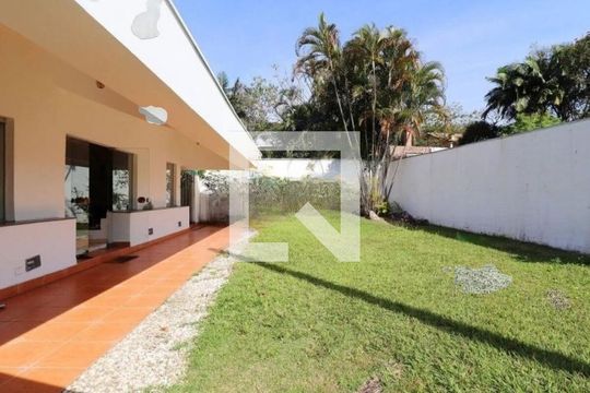 Casa à venda com 4 quartos, 800m² em Jardim Cordeiro, São Paulo