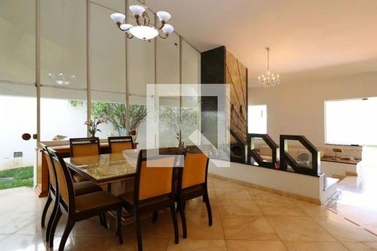Casa à venda com 4 quartos, 800m² em Jardim Cordeiro, São Paulo
