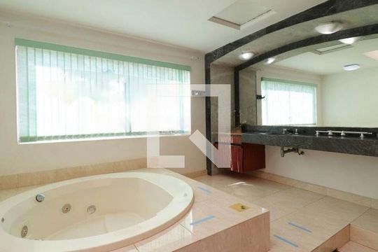 Casa à venda com 4 quartos, 800m² em Jardim Cordeiro, São Paulo