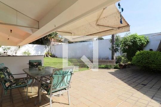 Casa à venda com 4 quartos, 800m² em Jardim Cordeiro, São Paulo