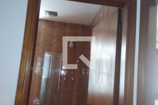Casa à venda com 4 quartos, 375m² em Vila Tramontano, São Paulo