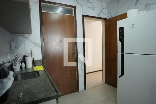 Cozinha de apartamento para alugar com 3 quartos, 96m² em Costa Azul, Salvador