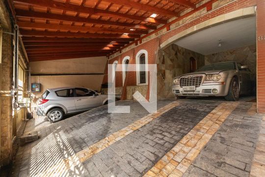 Garagem de casa à venda com 3 quartos, 141m² em Vila Nhocuné, São Paulo