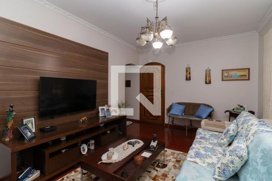 Casa à venda com 3 quartos, 141m² em Vila Nhocuné, São Paulo