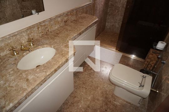 Banheiro da Suíte de apartamento à venda com 5 quartos, 305m² em Vila Mariana, São Paulo