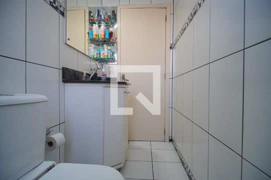 Banheiro de apartamento à venda com 2 quartos, 86m² em Vila Rosa, Novo Hamburgo