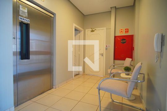 Hall de entrada de apartamento à venda com 2 quartos, 86m² em Vila Rosa, Novo Hamburgo