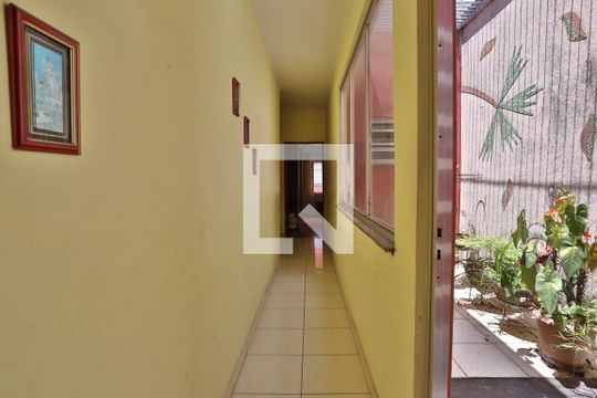 Corredor de casa à venda com 3 quartos, 220m² em Vila Invernada, São Paulo