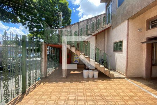 Garagem de casa à venda com 3 quartos, 220m² em Vila Invernada, São Paulo
