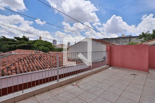 Quintal de casa à venda com 3 quartos, 220m² em Vila Invernada, São Paulo