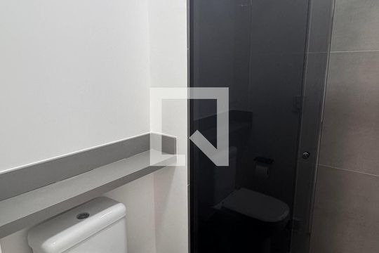 Banheiro de apartamento para alugar com 1 quarto, 33m² em Parque Industrial, Campinas