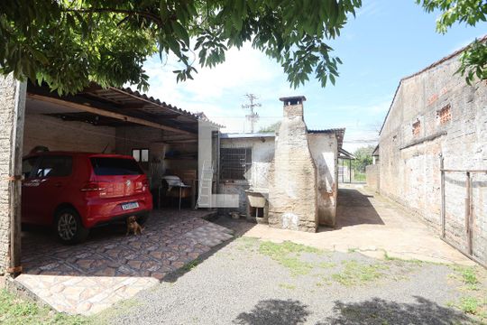Garagem de casa à venda com 2 quartos, 48m² em Mathias Velho, Canoas