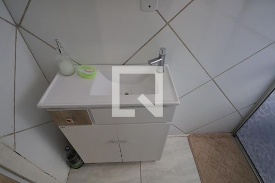 Banheiro de casa à venda com 2 quartos, 48m² em Mathias Velho, Canoas