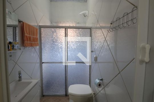 Banheiro de casa à venda com 2 quartos, 48m² em Mathias Velho, Canoas