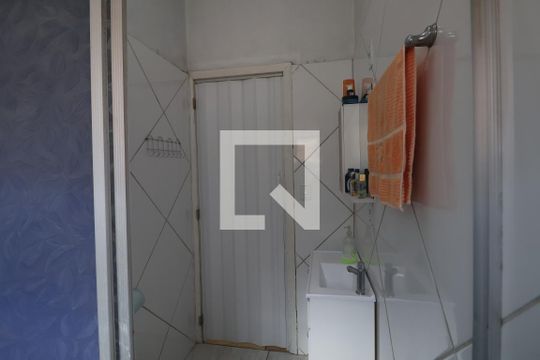 Banheiro de casa à venda com 2 quartos, 48m² em Mathias Velho, Canoas