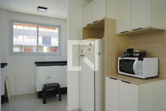 Cozinha de casa de condomínio para alugar com 3 quartos, 120m² em Morro das Pedras, Florianópolis