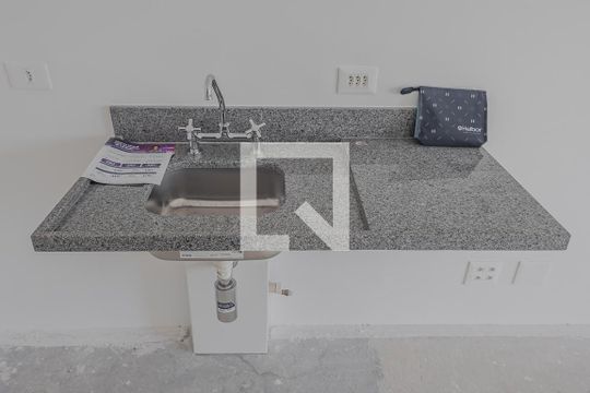 Cozinha de kitnet/studio para alugar com 1 quarto, 24m² em Pinheiros, São Paulo