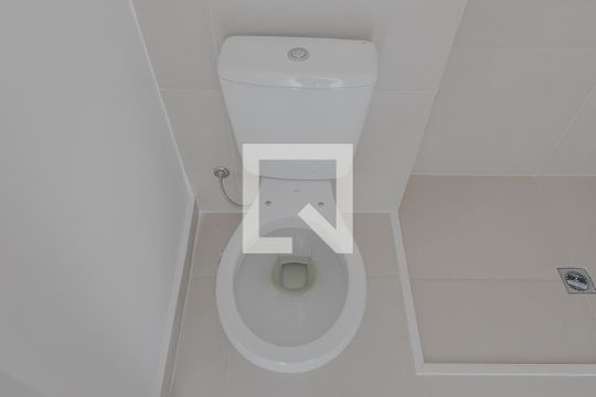 Banheiro de kitnet/studio para alugar com 1 quarto, 24m² em Pinheiros, São Paulo