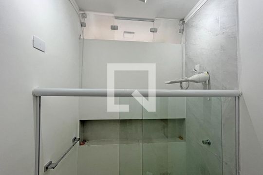 Banheiro de apartamento para alugar com 1 quarto, 69m² em Aparecida, Santos