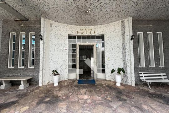 Fachada do bloco de apartamento para alugar com 1 quarto, 69m² em Aparecida, Santos