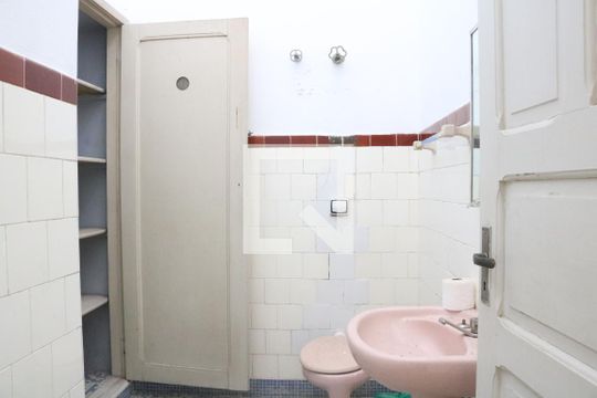 Banheiro de casa à venda com 2 quartos, 80m² em Vila Romana, São Paulo