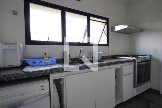 Cozinha de apartamento à venda com 3 quartos, 251m² em Real Parque, São Paulo