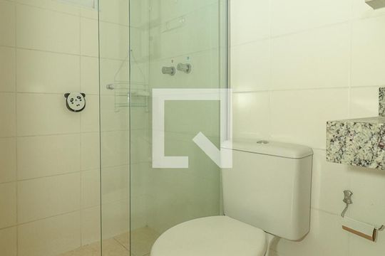 Banheiro de apartamento à venda com 2 quartos, 46m² em Humaitá, Porto Alegre