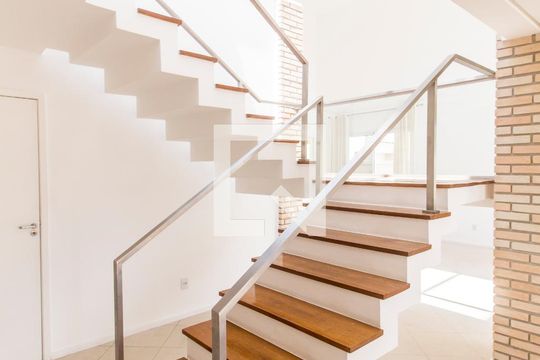 Escada de casa de condomínio à venda com 5 quartos, 500m² em Tamboré, Santana de Parnaíba