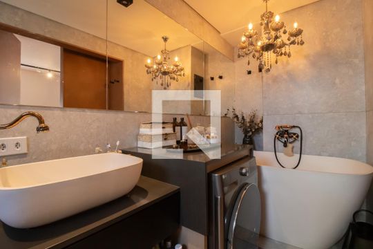 Banheiro  de kitnet/studio para alugar com 1 quarto, 38m² em Jardim Flor da Montanha, Guarulhos