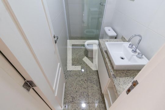 BANHEIRO SOCIAL de apartamento à venda com 3 quartos, 82m² em Mansões Santo Antônio, Campinas