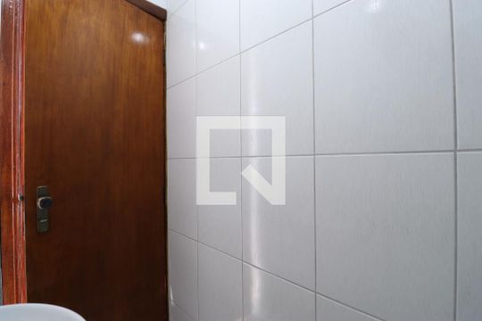 Banheiro de serviço de apartamento à venda com 3 quartos, 90m² em Lapa, São Paulo