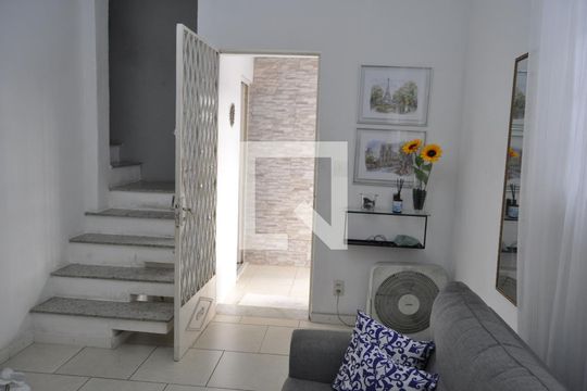 Sala de casa de condomínio à venda com 5 quartos, 200m² em Todos Os Santos, Rio de Janeiro