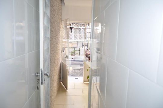 Corredor de casa de condomínio à venda com 5 quartos, 200m² em Todos Os Santos, Rio de Janeiro