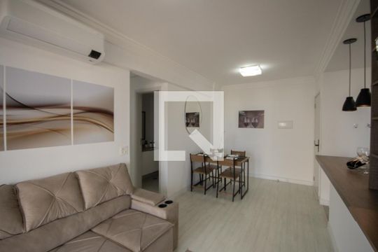 Sala de apartamento à venda com 3 quartos, 68m² em Vila Nivi, São Paulo
