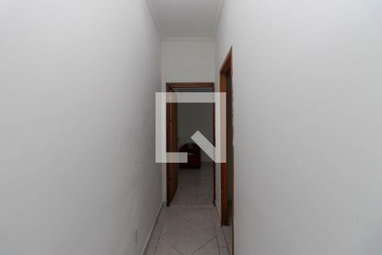 Corredor dos Quartos de casa para alugar com 2 quartos, 100m² em Vila Mazzei, São Paulo