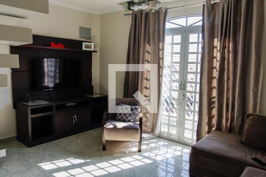 Casa à venda com 5 quartos, 274m² em Padroeira, Osasco
