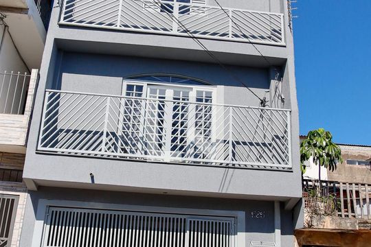 Fachada de casa à venda com 5 quartos, 274m² em Padroeira, Osasco
