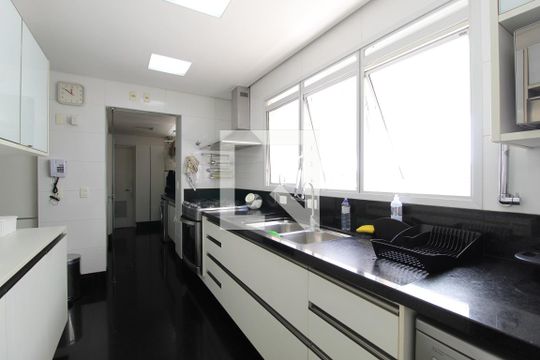 Cozinha de apartamento à venda com 3 quartos, 280m² em Itaim Bibi, São Paulo