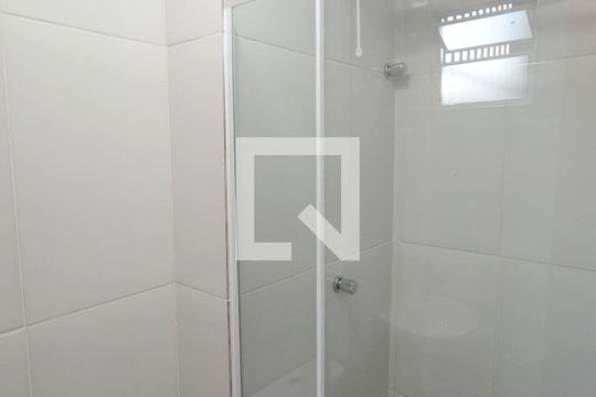 Banheiro de kitnet/studio para alugar com 1 quarto, 18m² em Vila Castelo, São Paulo