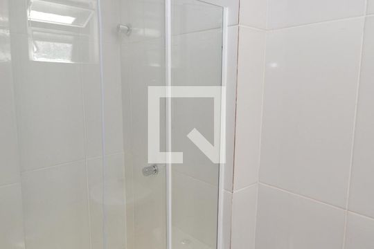 Banheiro de kitnet/studio para alugar com 1 quarto, 18m² em Vila Castelo, São Paulo
