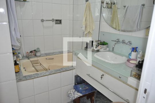 Banheiro de apartamento à venda com 2 quartos, 60m² em Méier, Rio de Janeiro