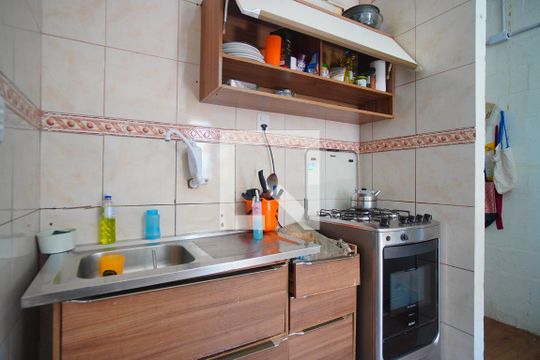 Sala - Cozinha de apartamento à venda com 2 quartos, 43m² em Rubem Berta, Porto Alegre