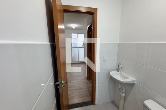 Banheiro de apartamento à venda com 2 quartos, 45m² em Santos Dumont, São Leopoldo