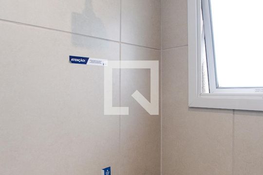 Banheiro de apartamento à venda com 3 quartos, 77m² em Vila Mazzei, São Paulo